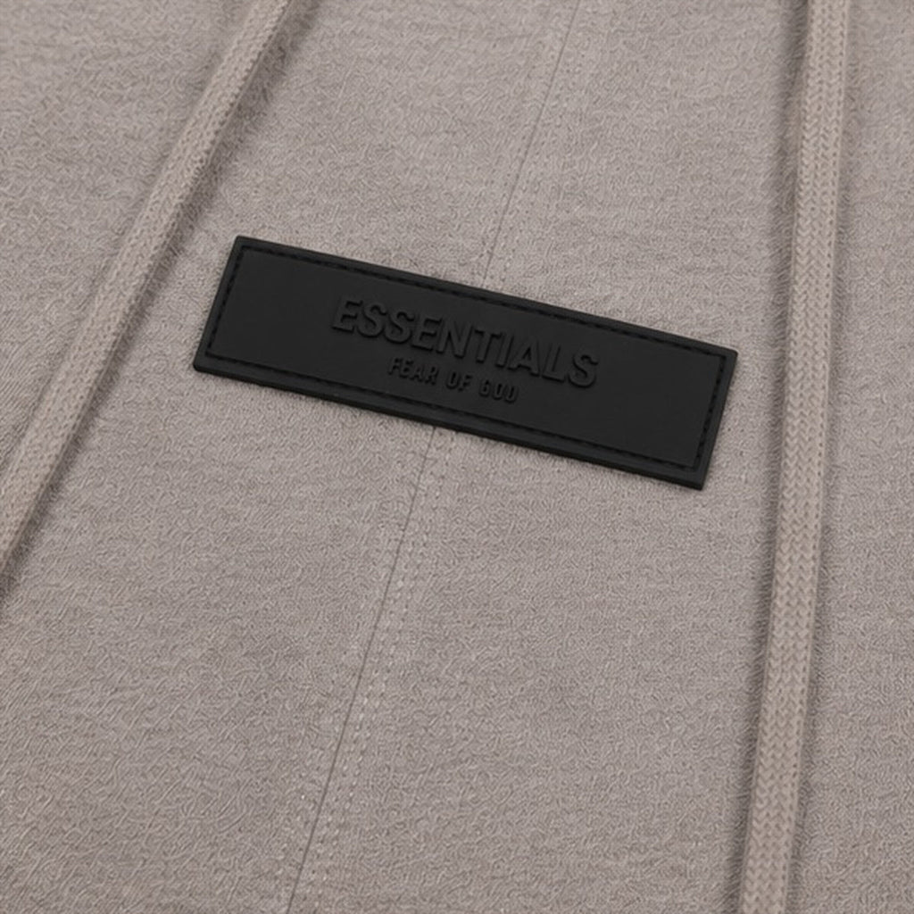Fear of God Essentials Shorts Taupe - label