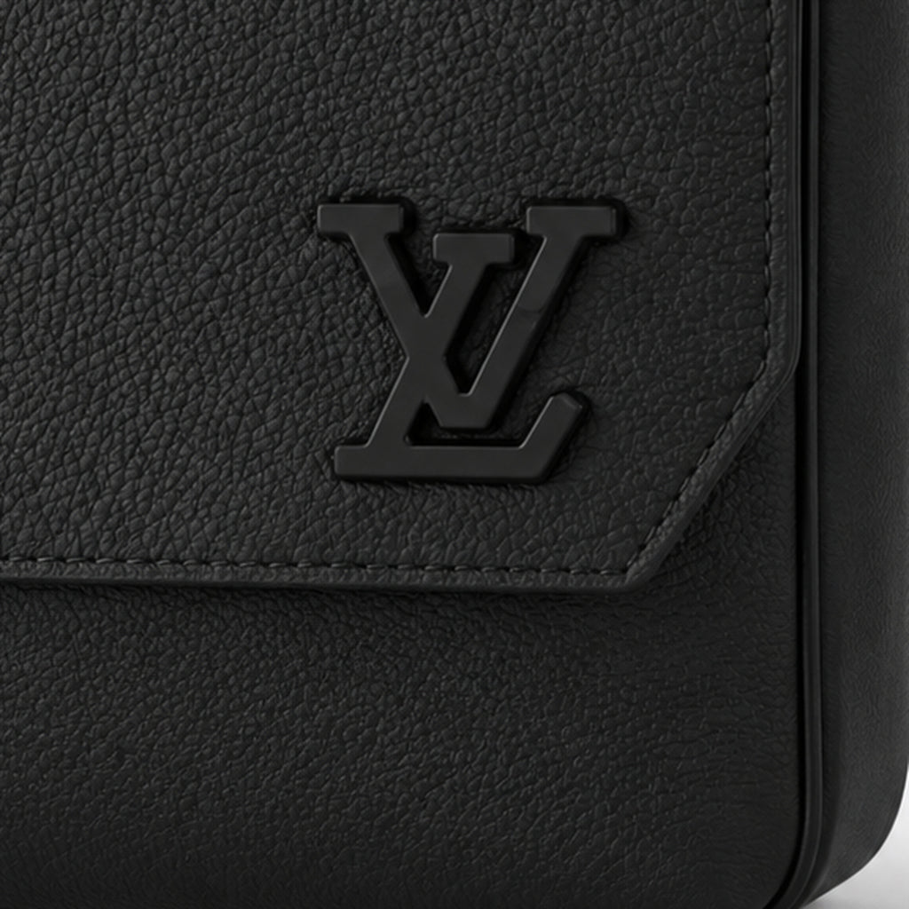 Louis Vuitton Fastline Messenger Black - LV logo detail